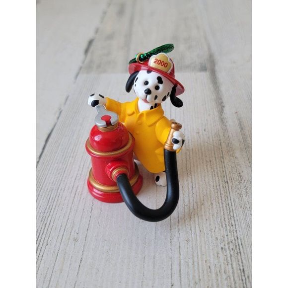 Hallmark 2000 Dousin Dalmatian ornament Xmas firefighter - Picture 2 of 7